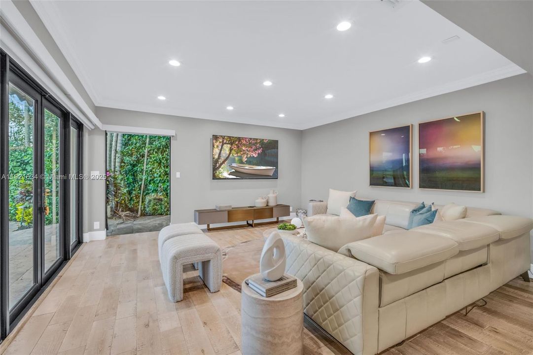 For Sale: $4,995,000 (6 beds, 6 baths, 6651 Square Feet)