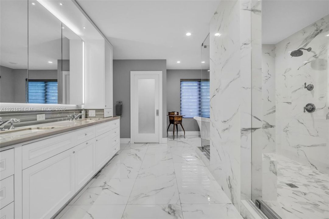 For Sale: $4,995,000 (6 beds, 6 baths, 6651 Square Feet)