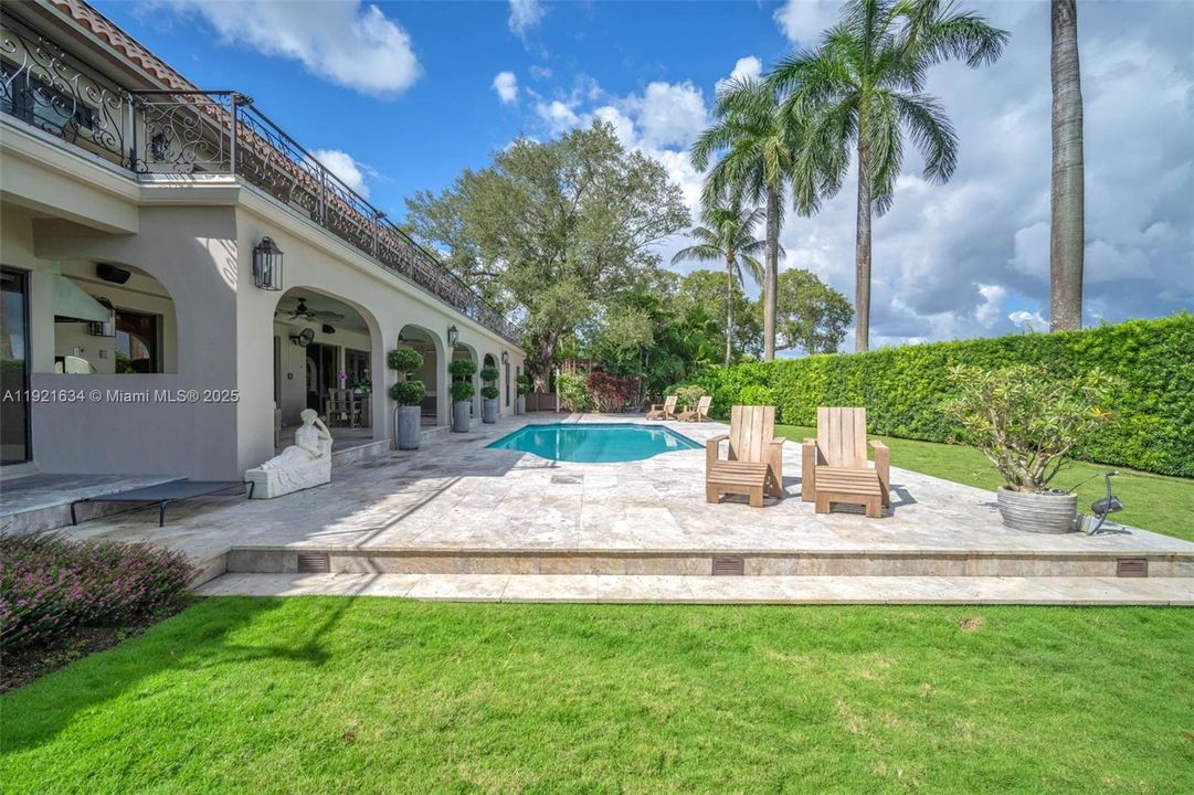 For Sale: $4,995,000 (6 beds, 6 baths, 6651 Square Feet)