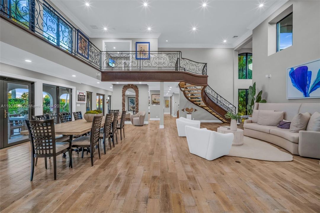 For Sale: $4,995,000 (6 beds, 6 baths, 6651 Square Feet)