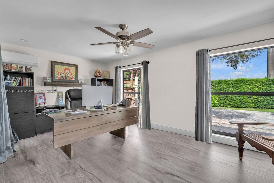 For Sale: $4,995,000 (6 beds, 6 baths, 6651 Square Feet)