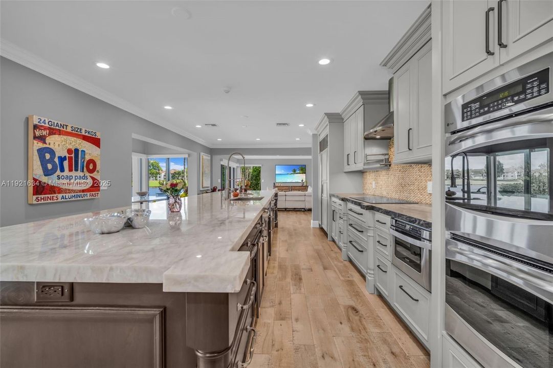 For Sale: $4,995,000 (6 beds, 6 baths, 6651 Square Feet)