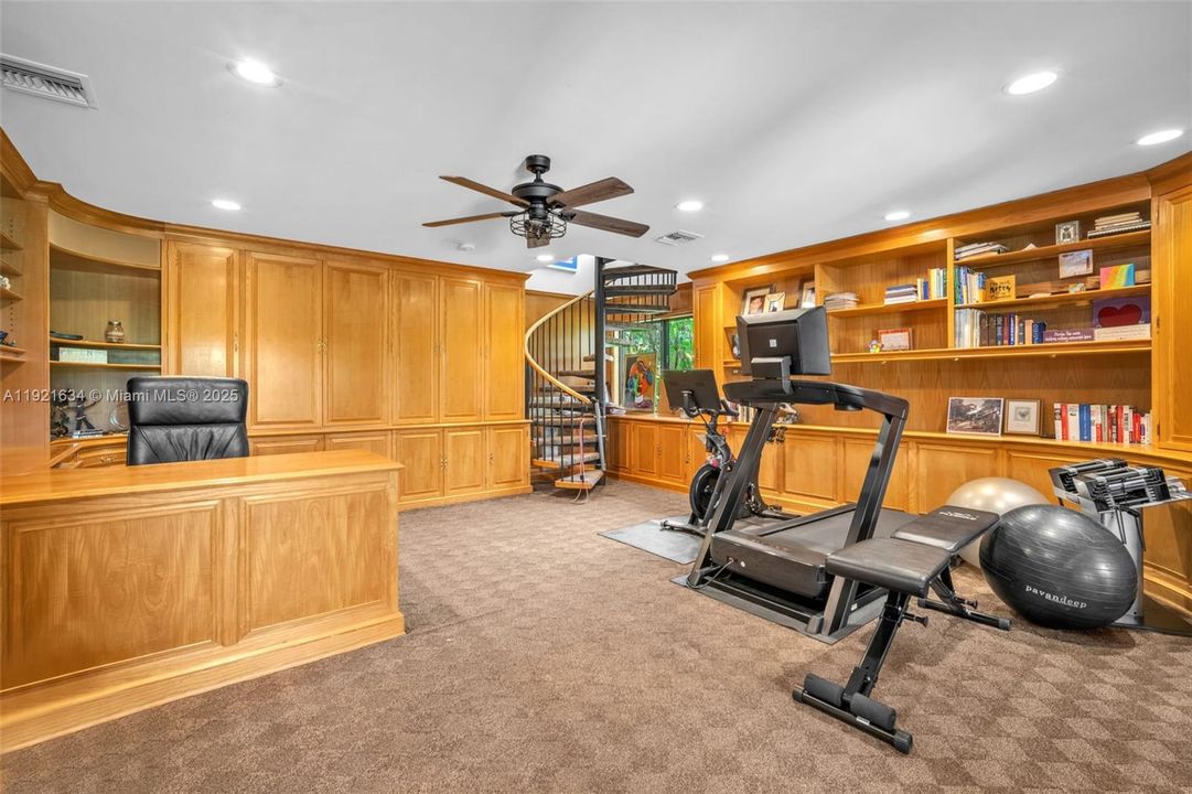 For Sale: $4,995,000 (6 beds, 6 baths, 6651 Square Feet)