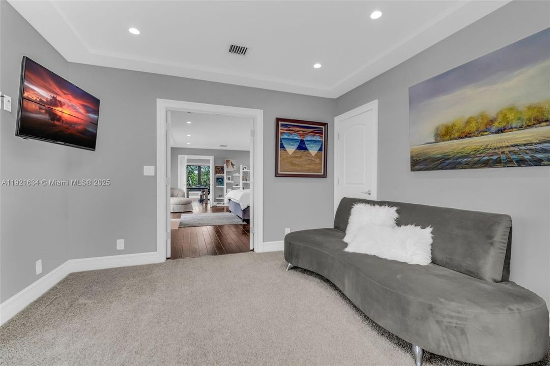 For Sale: $4,995,000 (6 beds, 6 baths, 6651 Square Feet)