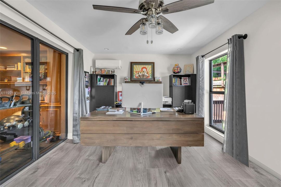 For Sale: $4,995,000 (6 beds, 6 baths, 6651 Square Feet)