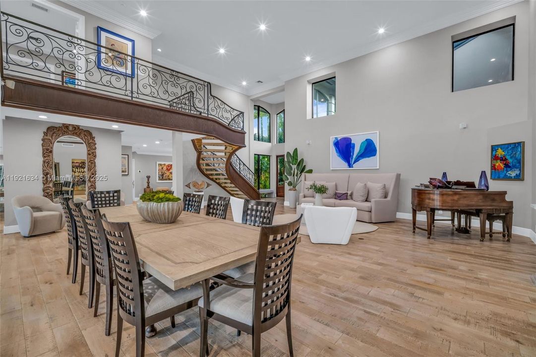 For Sale: $4,995,000 (6 beds, 6 baths, 6651 Square Feet)