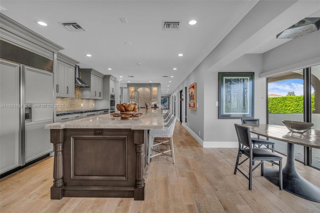 For Sale: $4,995,000 (6 beds, 6 baths, 6651 Square Feet)