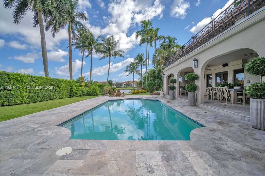 For Sale: $4,995,000 (6 beds, 6 baths, 6651 Square Feet)