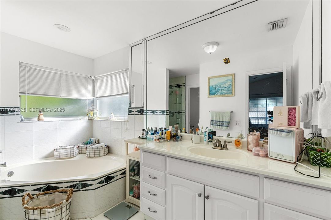 For Sale: $675,000 (3 beds, 2 baths, 1829 Square Feet)