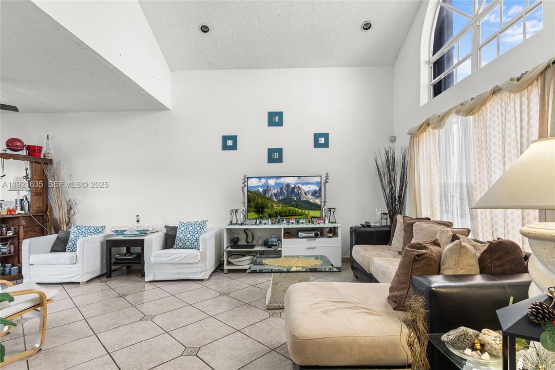 For Sale: $675,000 (3 beds, 2 baths, 1829 Square Feet)