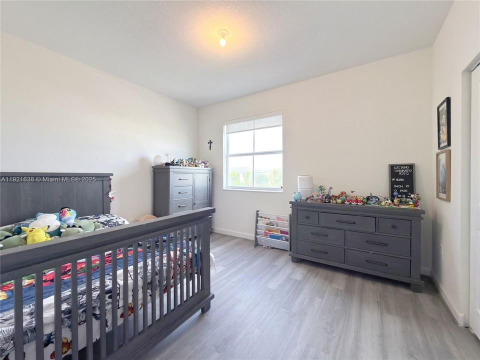 出租: $3,700 (4 贝兹, 3 浴室, 2451 平方英尺)