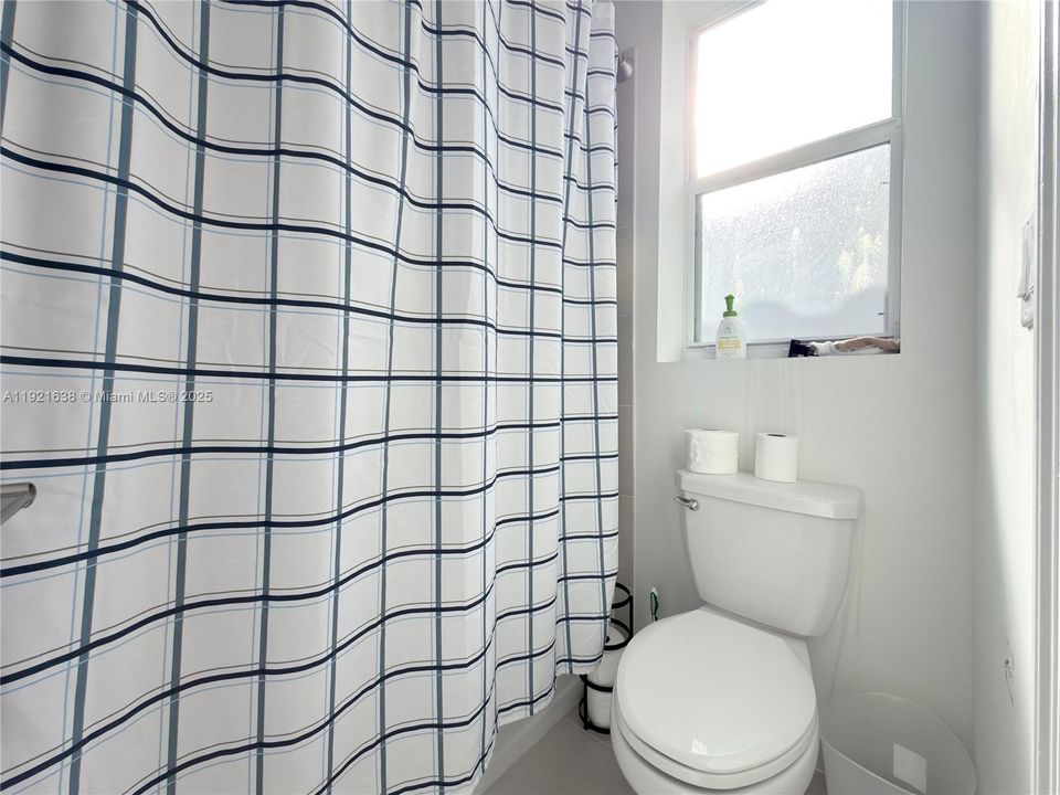 出租: $3,700 (4 贝兹, 3 浴室, 2451 平方英尺)