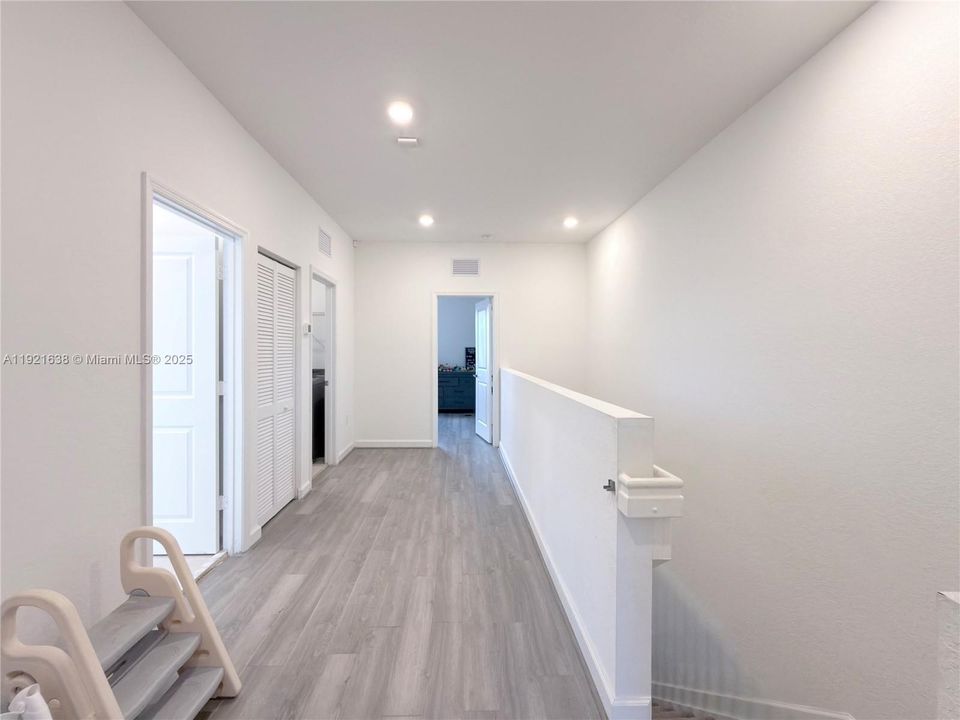 出租: $3,700 (4 贝兹, 3 浴室, 2451 平方英尺)