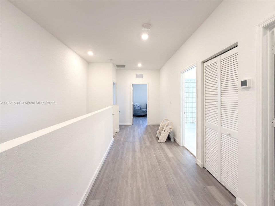 出租: $3,700 (4 贝兹, 3 浴室, 2451 平方英尺)