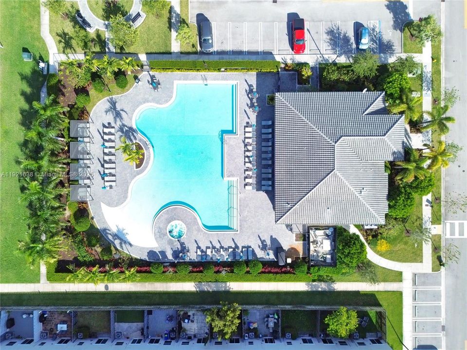 出租: $3,700 (4 贝兹, 3 浴室, 2451 平方英尺)