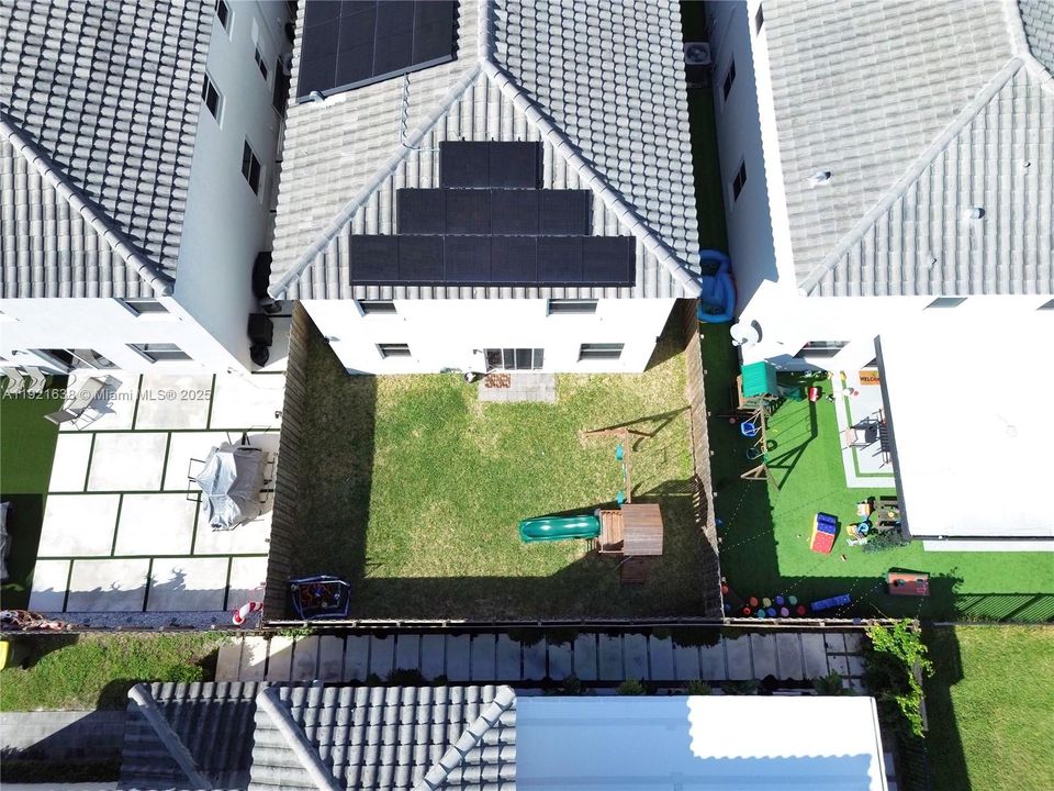 出租: $3,700 (4 贝兹, 3 浴室, 2451 平方英尺)