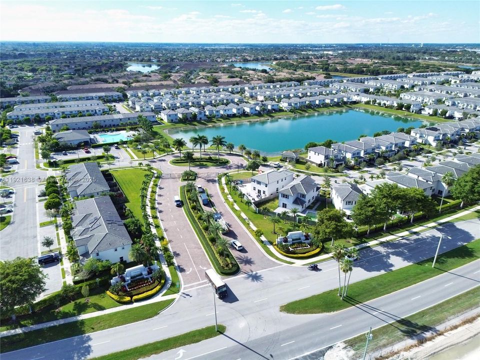 出租: $3,700 (4 贝兹, 3 浴室, 2451 平方英尺)