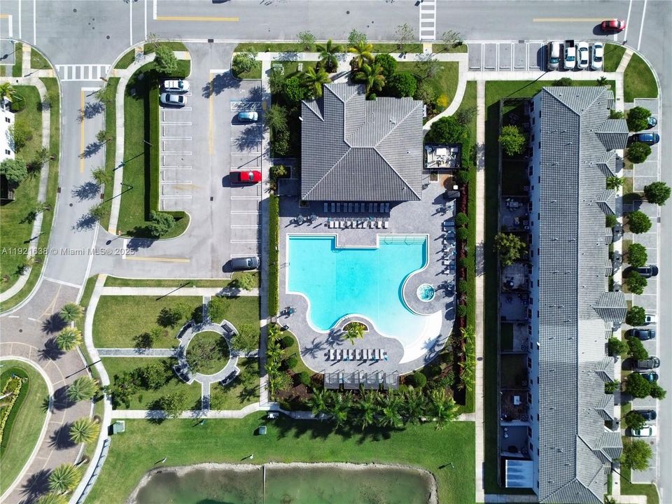 出租: $3,700 (4 贝兹, 3 浴室, 2451 平方英尺)