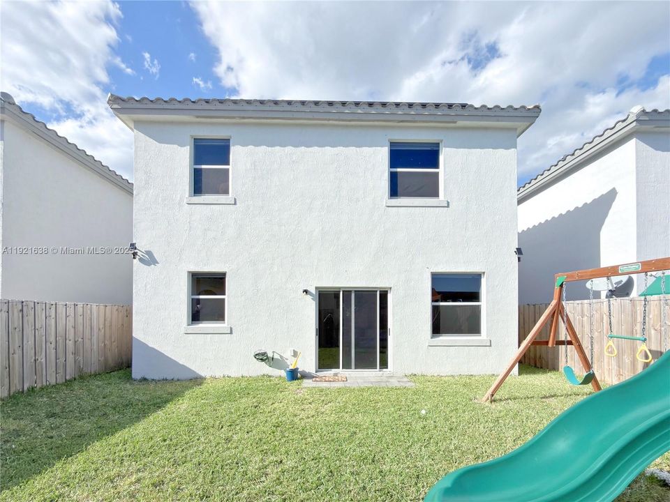 出租: $3,700 (4 贝兹, 3 浴室, 2451 平方英尺)