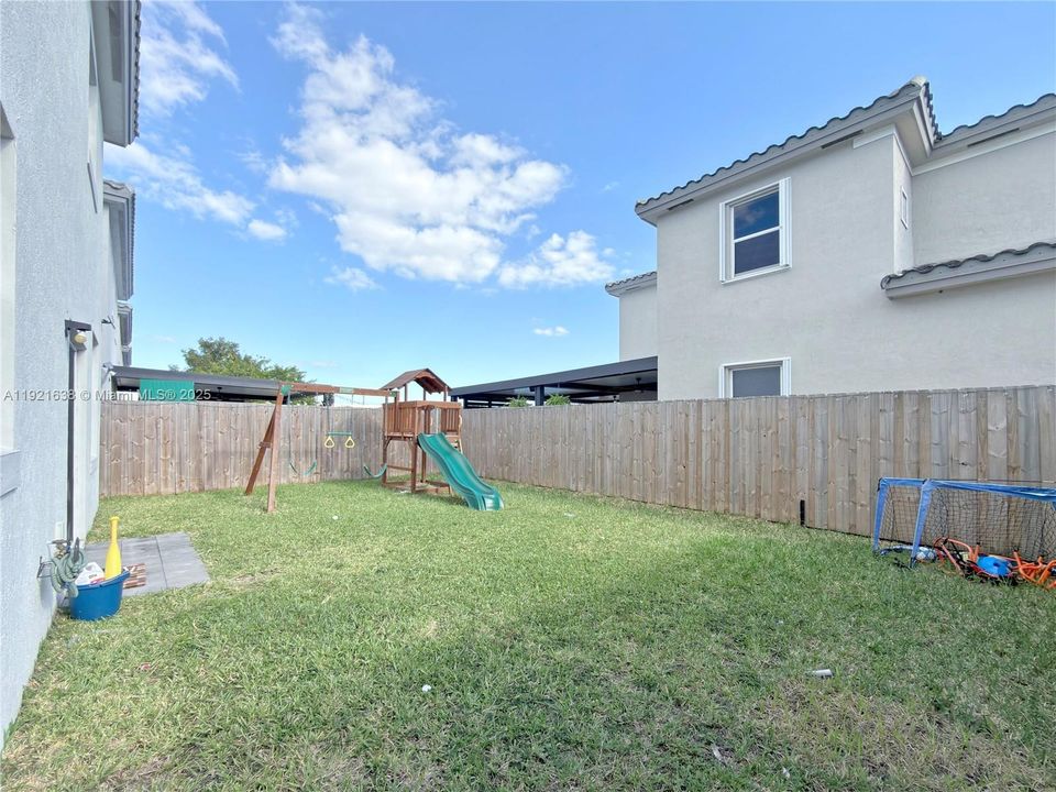 出租: $3,700 (4 贝兹, 3 浴室, 2451 平方英尺)