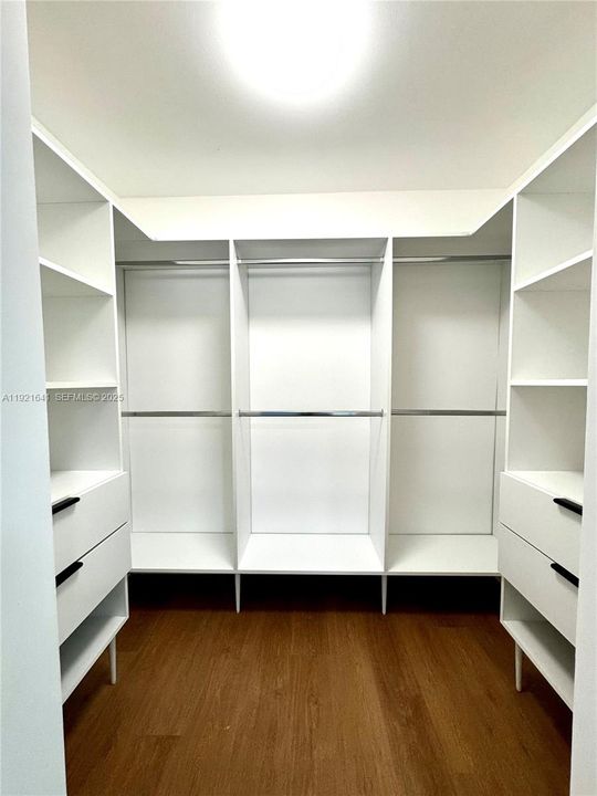 В аренду: $2,500 (2 спален, 2 ванн, 3937 Квадратных фут)