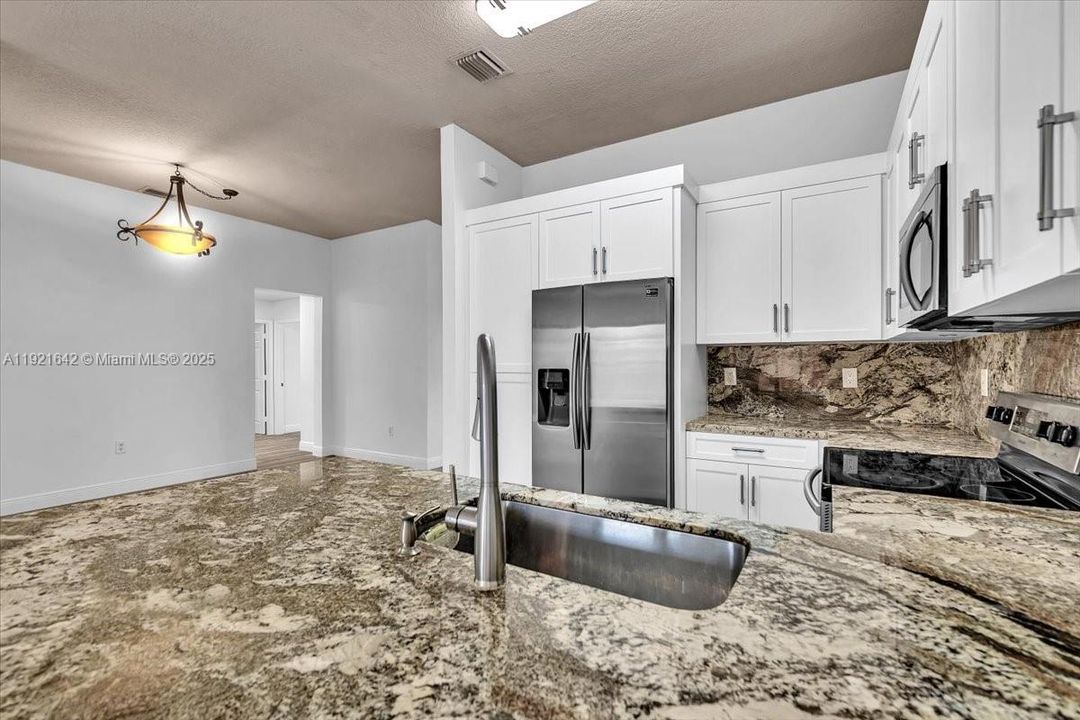 For Sale: $680,000 (4 beds, 2 baths, 1837 Square Feet)