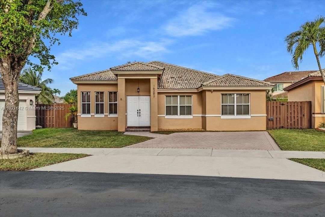 For Sale: $680,000 (4 beds, 2 baths, 1837 Square Feet)