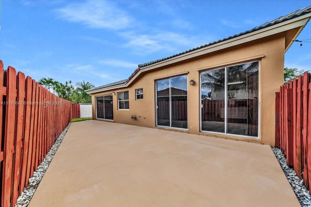 For Sale: $680,000 (4 beds, 2 baths, 1837 Square Feet)