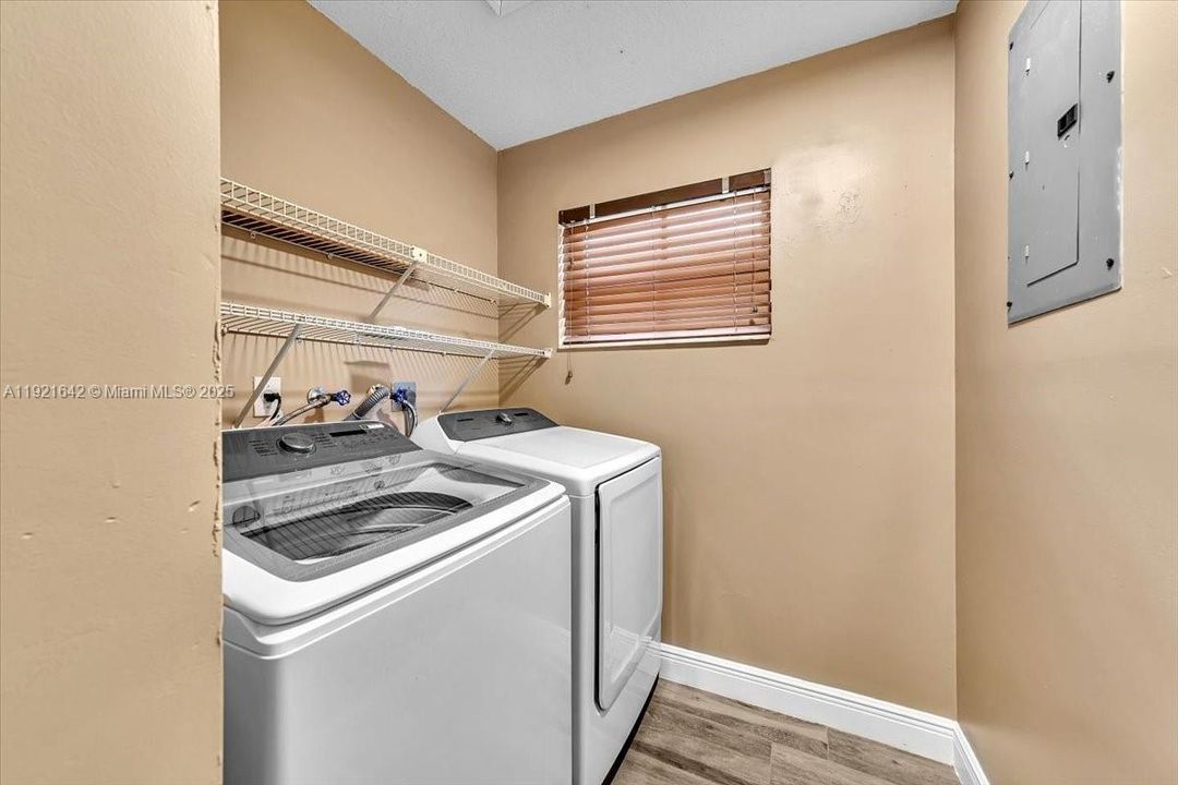 For Sale: $680,000 (4 beds, 2 baths, 1837 Square Feet)