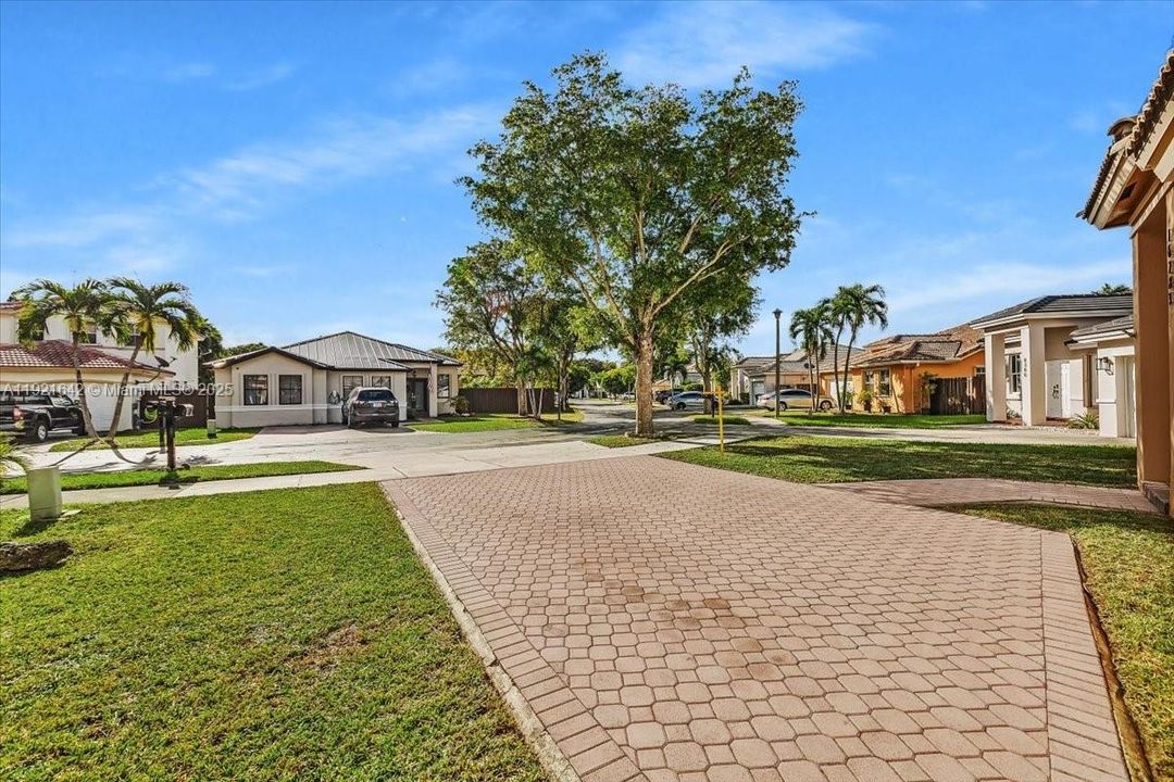 For Sale: $680,000 (4 beds, 2 baths, 1837 Square Feet)