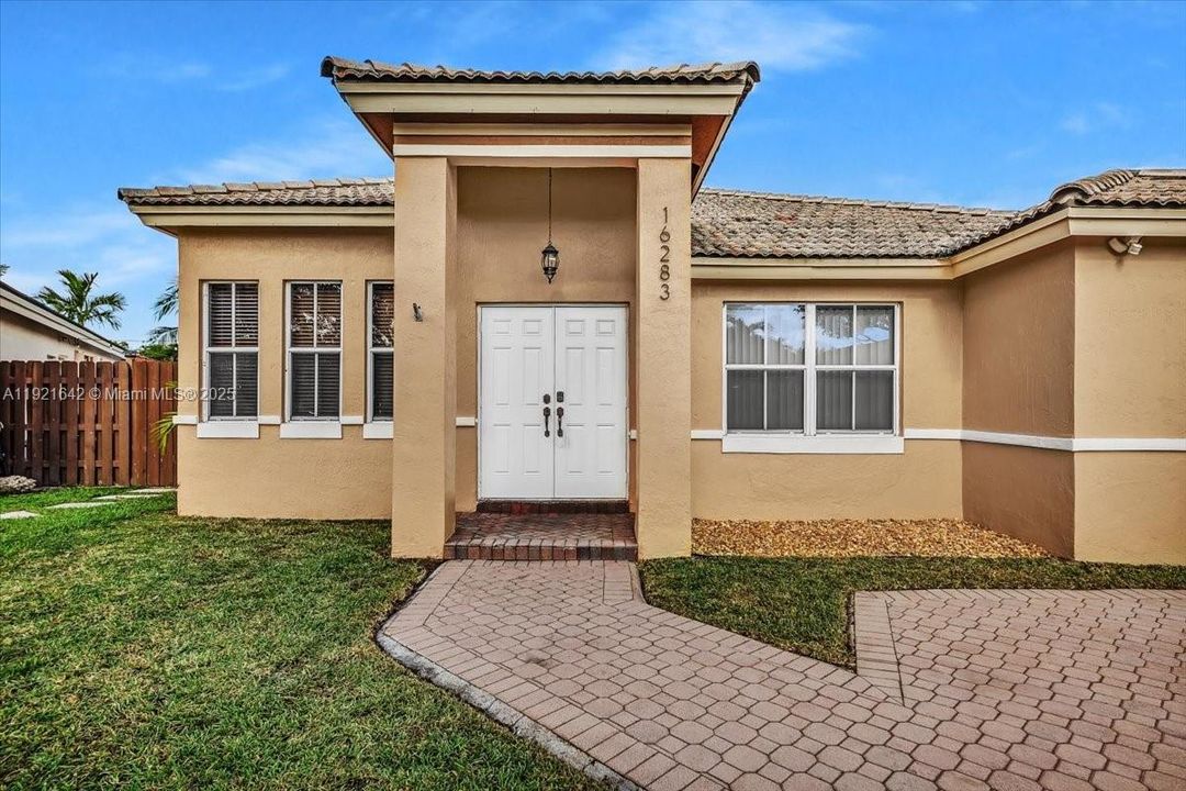 For Sale: $680,000 (4 beds, 2 baths, 1837 Square Feet)