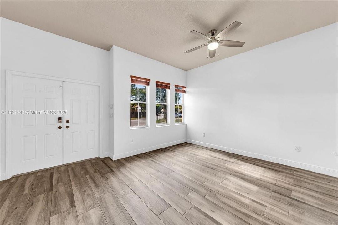 For Sale: $680,000 (4 beds, 2 baths, 1837 Square Feet)