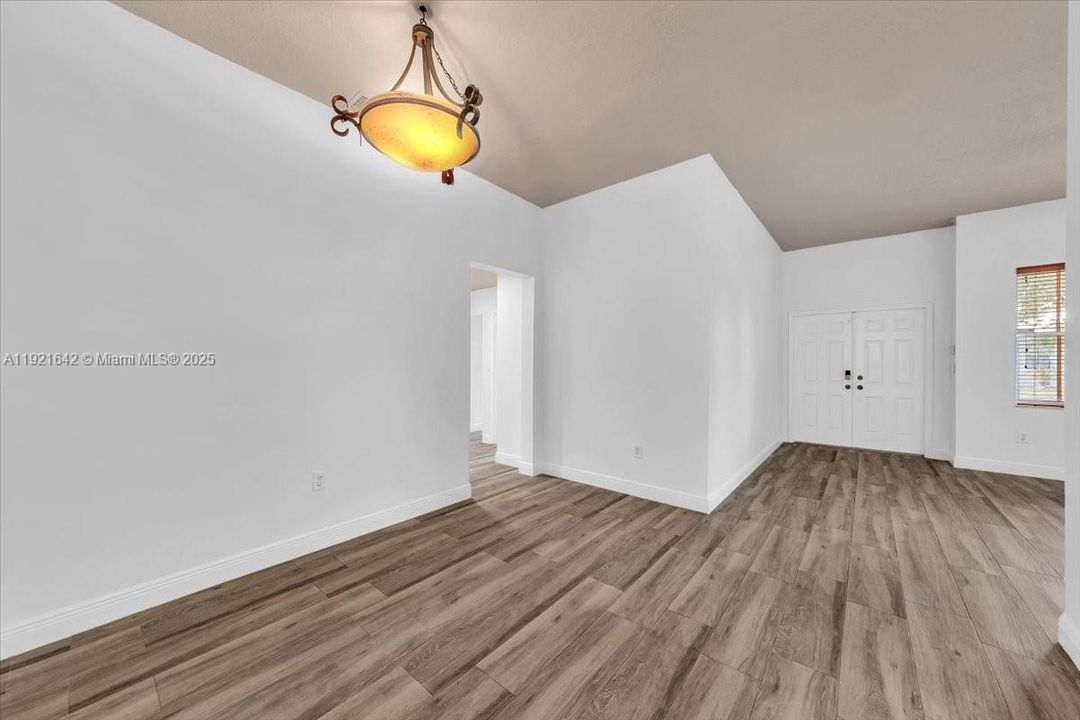 For Sale: $680,000 (4 beds, 2 baths, 1837 Square Feet)