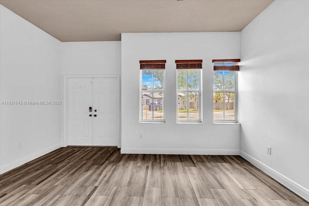 For Sale: $680,000 (4 beds, 2 baths, 1837 Square Feet)