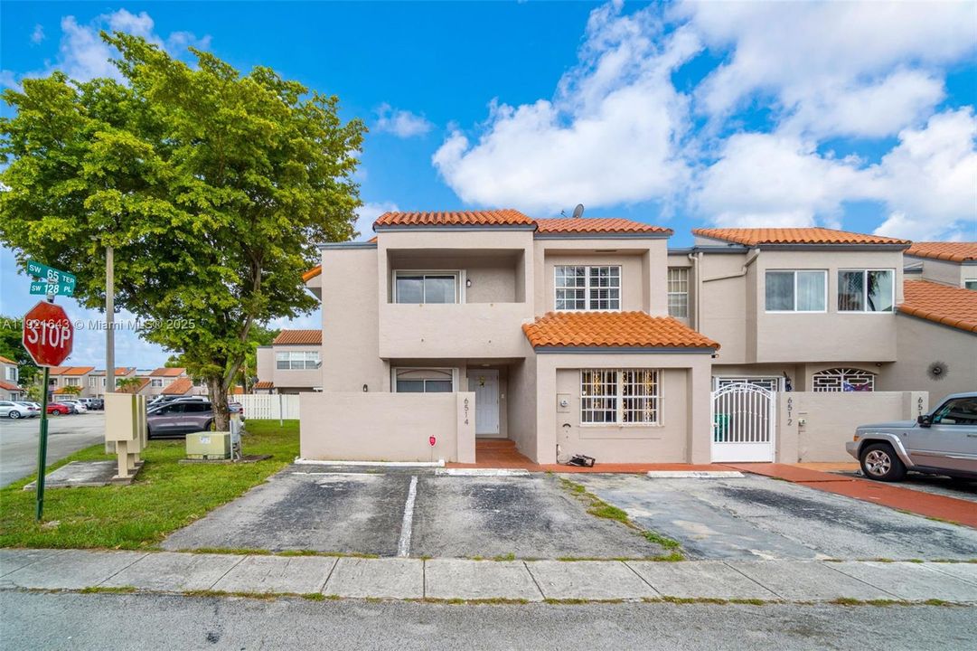 En Venta: $499,000 (3 camas, 2 baños, 1523 Pies cuadrados)