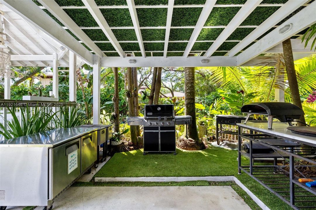 For Sale: $2,975,000 (5 beds, 4 baths, 3549 Square Feet)