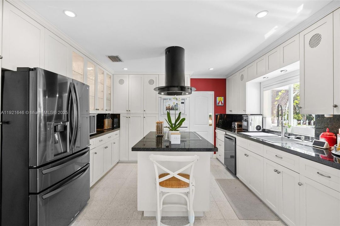 For Sale: $2,975,000 (5 beds, 4 baths, 3549 Square Feet)