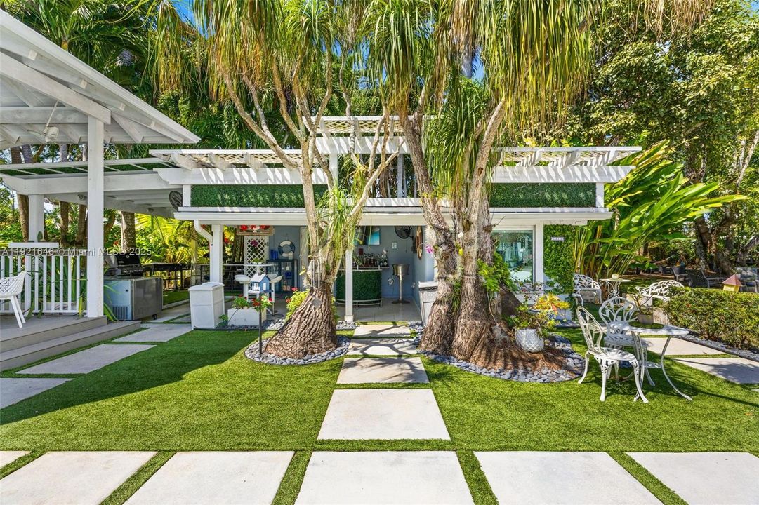 For Sale: $2,975,000 (5 beds, 4 baths, 3549 Square Feet)