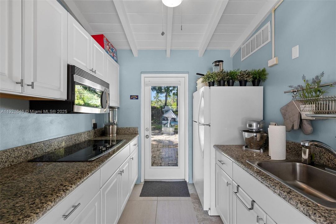 For Sale: $2,975,000 (5 beds, 4 baths, 3549 Square Feet)