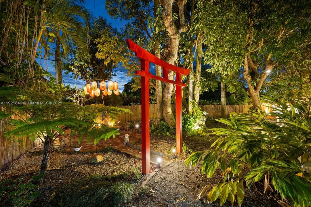 For Sale: $2,975,000 (5 beds, 4 baths, 3549 Square Feet)