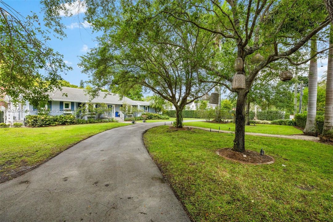 For Sale: $2,975,000 (5 beds, 4 baths, 3549 Square Feet)