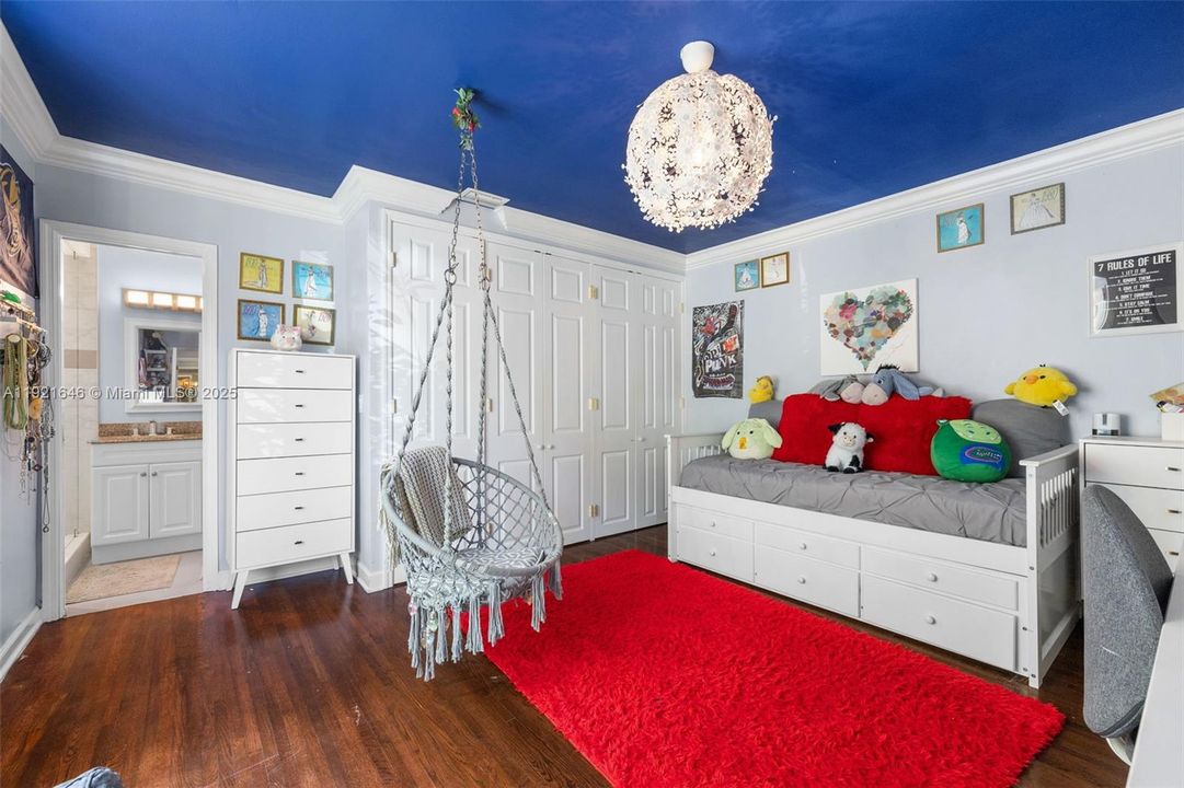 For Sale: $2,975,000 (5 beds, 4 baths, 3549 Square Feet)