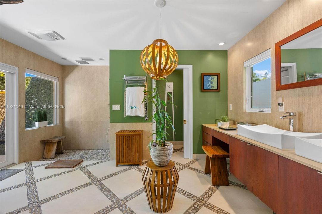 For Sale: $2,975,000 (5 beds, 4 baths, 3549 Square Feet)