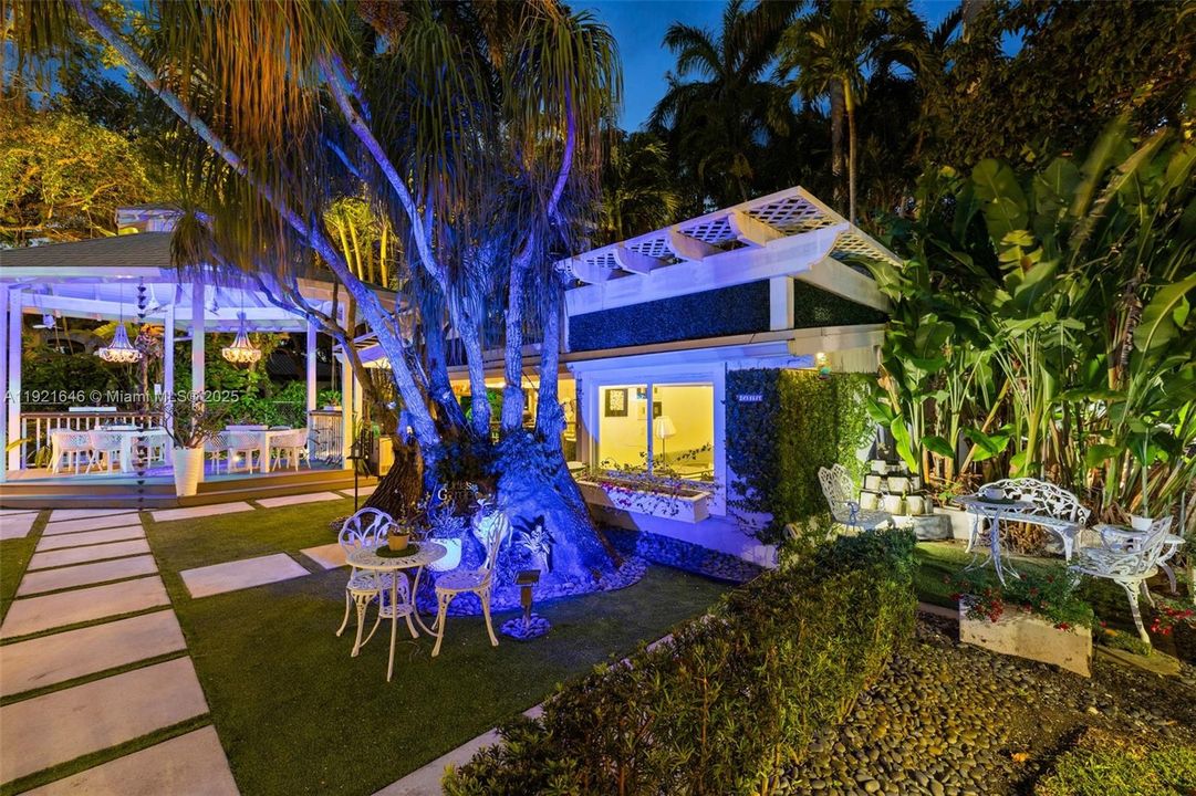 For Sale: $2,975,000 (5 beds, 4 baths, 3549 Square Feet)