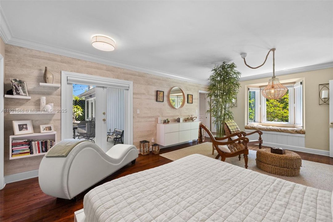 For Sale: $2,975,000 (5 beds, 4 baths, 3549 Square Feet)