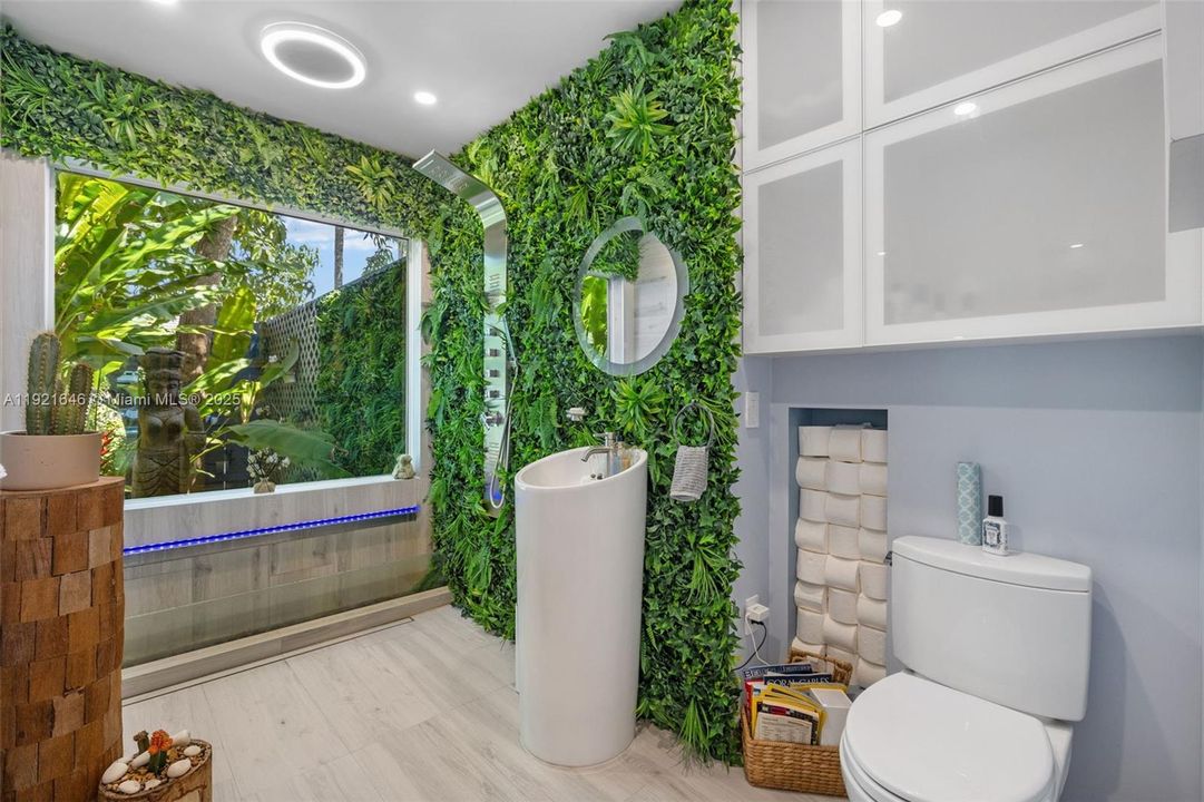 For Sale: $2,975,000 (5 beds, 4 baths, 3549 Square Feet)