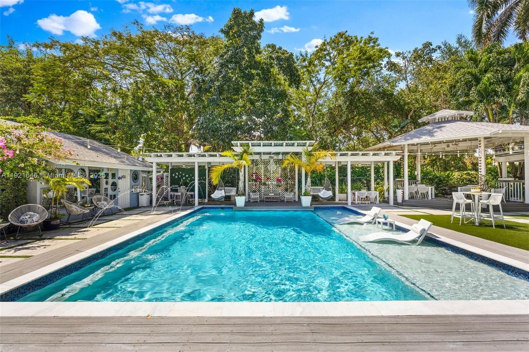 For Sale: $2,975,000 (5 beds, 4 baths, 3549 Square Feet)