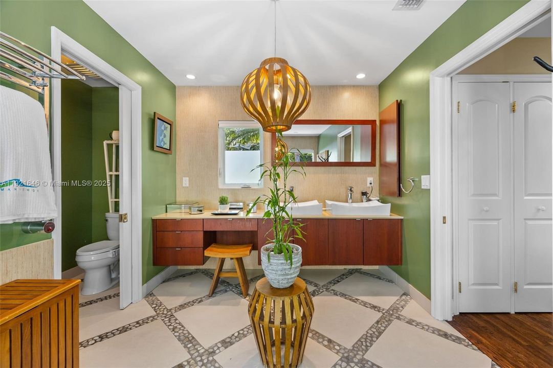 For Sale: $2,975,000 (5 beds, 4 baths, 3549 Square Feet)