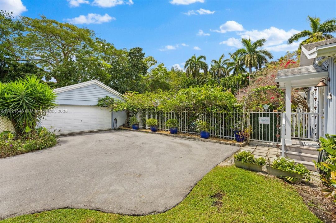 For Sale: $2,975,000 (5 beds, 4 baths, 3549 Square Feet)