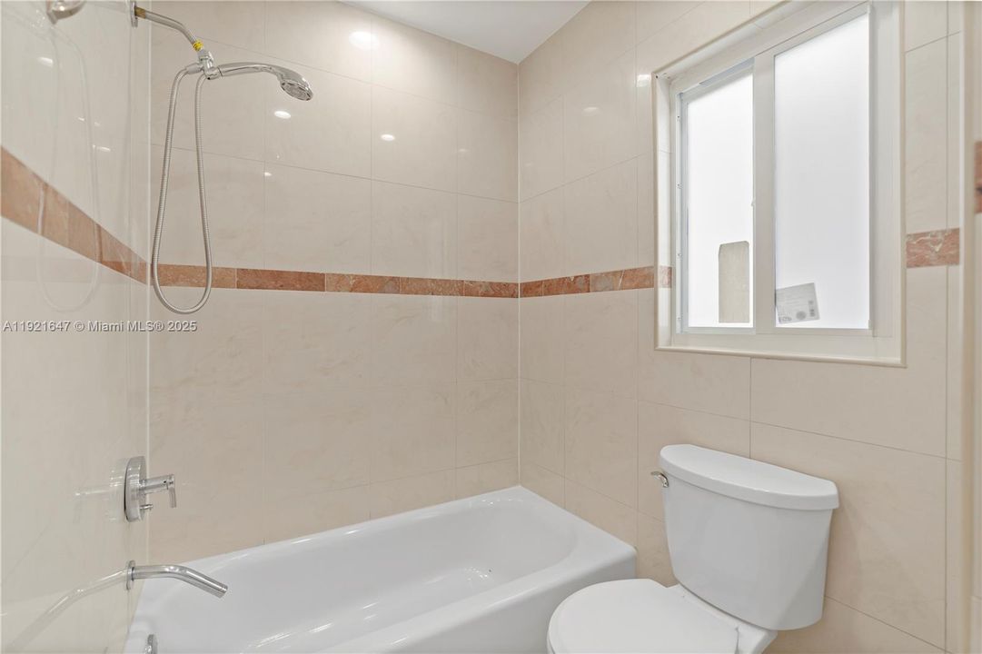 For Sale: $1,435,000 (6 beds, 5 baths, 4766 Square Feet)